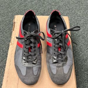 Men’s sneakers in mint condition